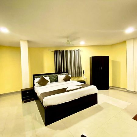Hotel Sky Park Shamshabad Dış mekan fotoğraf