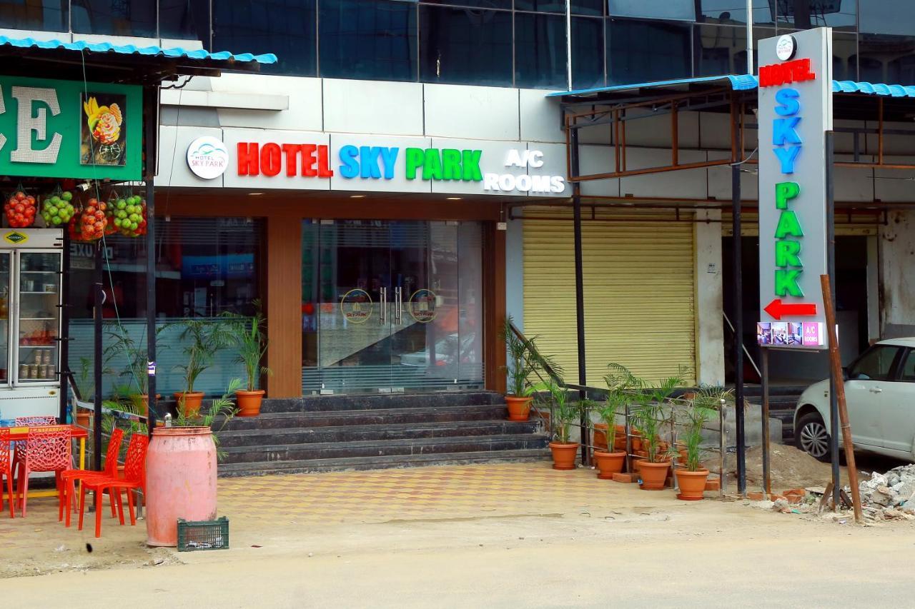 Hotel Sky Park Shamshabad Dış mekan fotoğraf