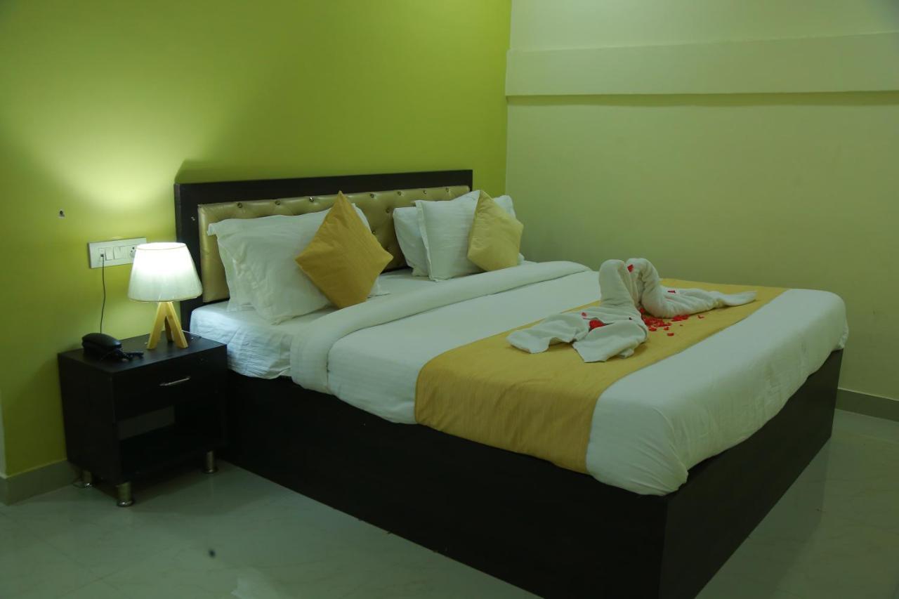 Hotel Sky Park Shamshabad Dış mekan fotoğraf