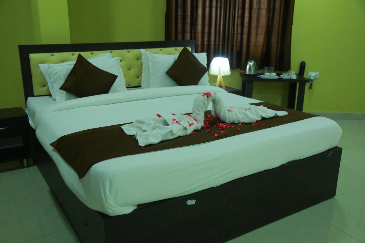 Hotel Sky Park Shamshabad Dış mekan fotoğraf