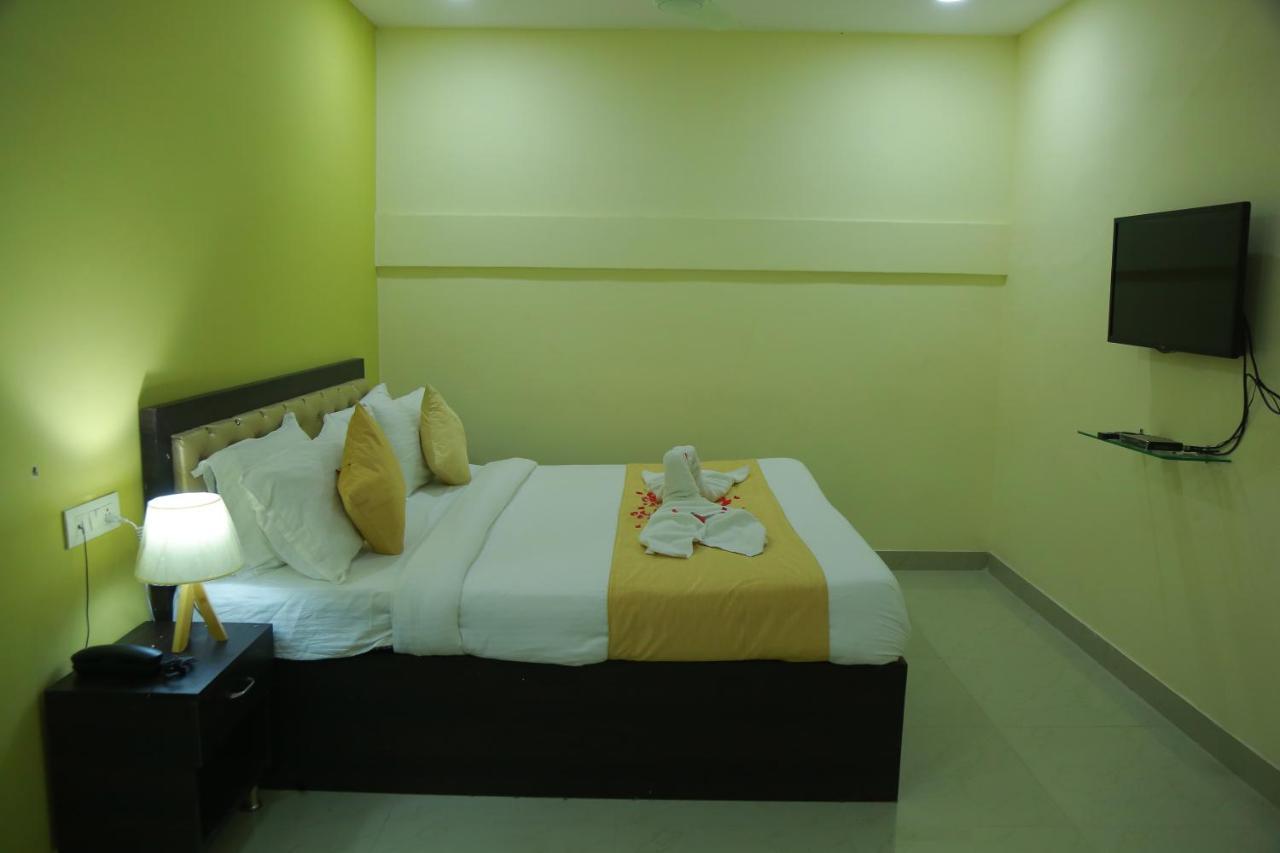 Hotel Sky Park Shamshabad Dış mekan fotoğraf