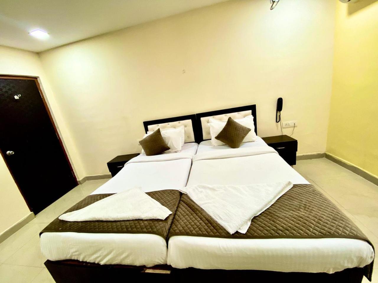 Hotel Sky Park Shamshabad Dış mekan fotoğraf