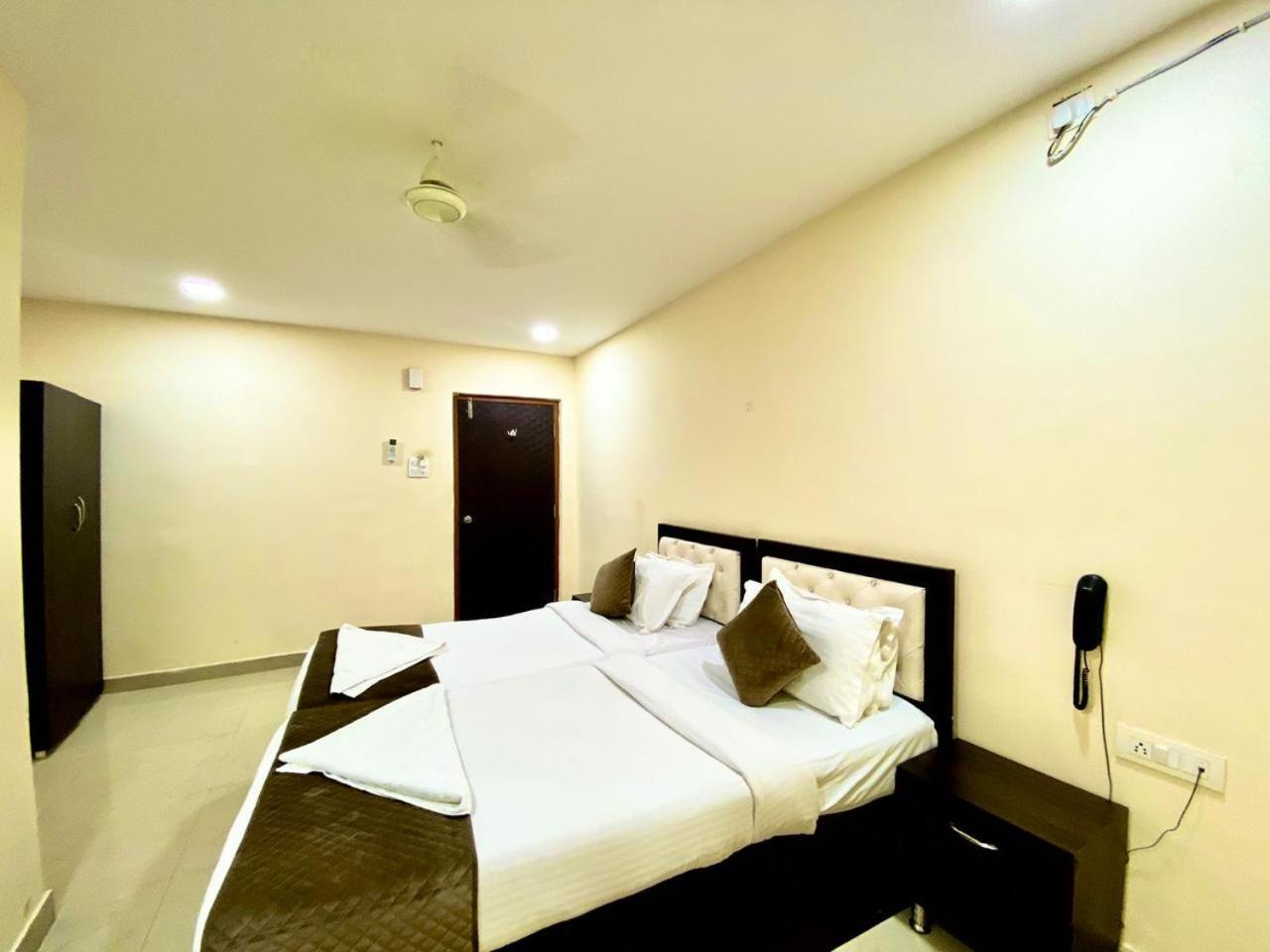 Hotel Sky Park Shamshabad Dış mekan fotoğraf