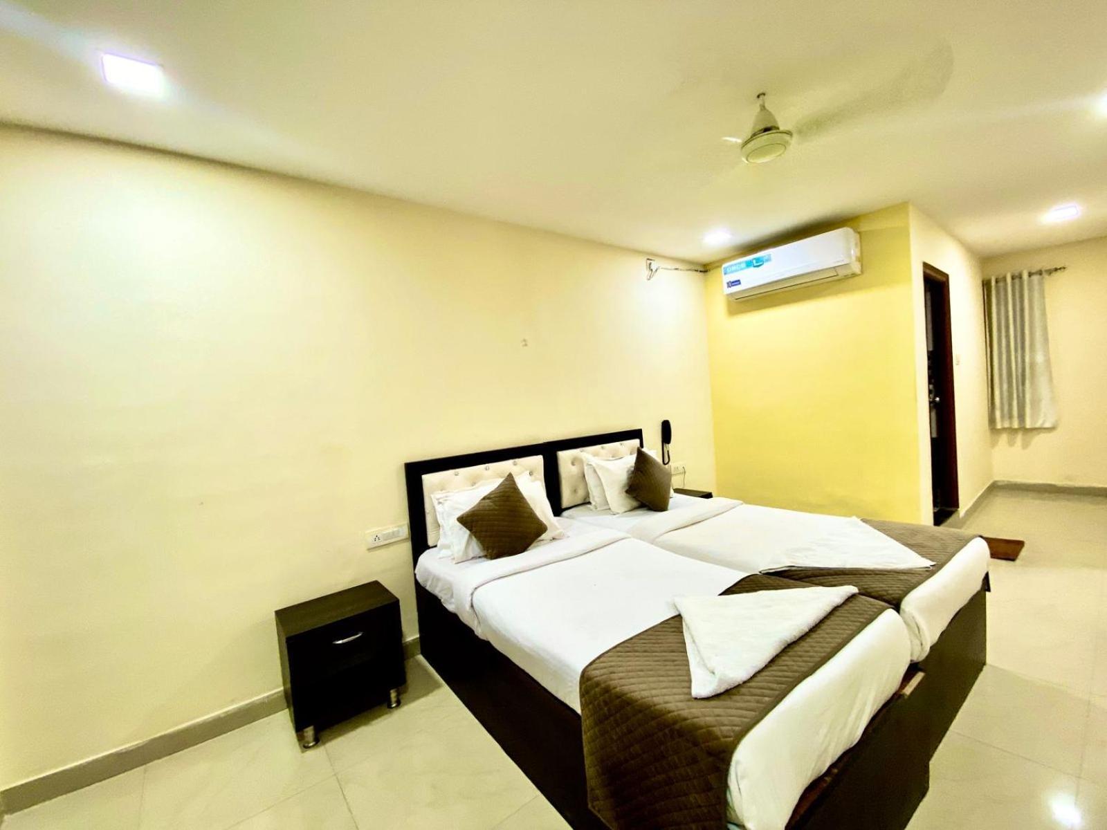Hotel Sky Park Shamshabad Dış mekan fotoğraf