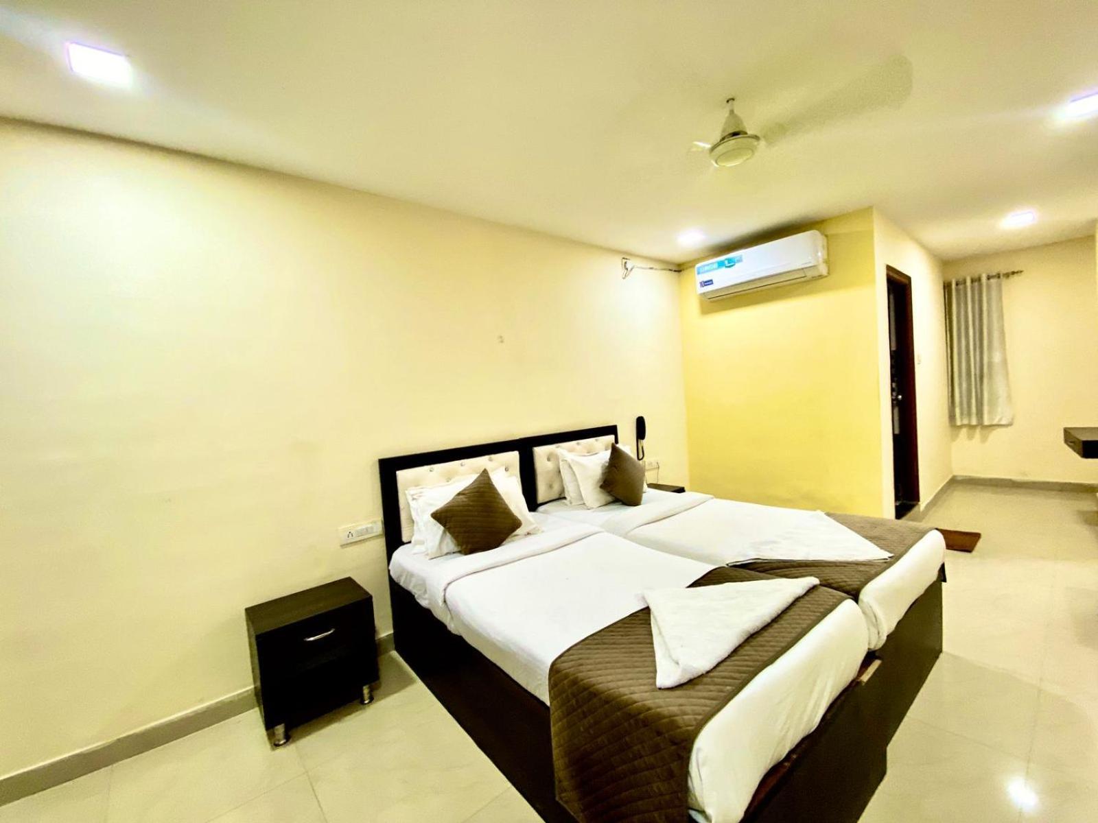 Hotel Sky Park Shamshabad Dış mekan fotoğraf