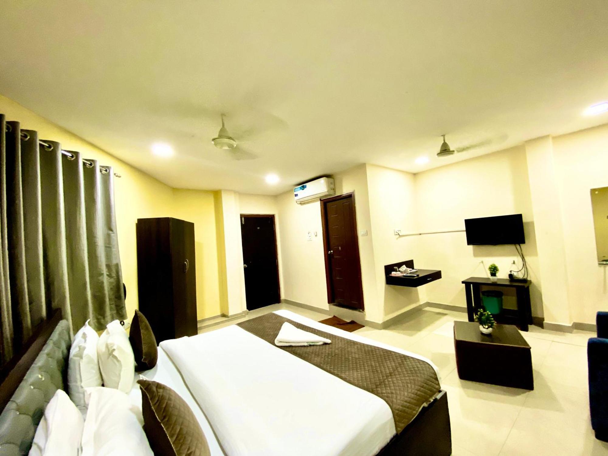 Hotel Sky Park Shamshabad Dış mekan fotoğraf