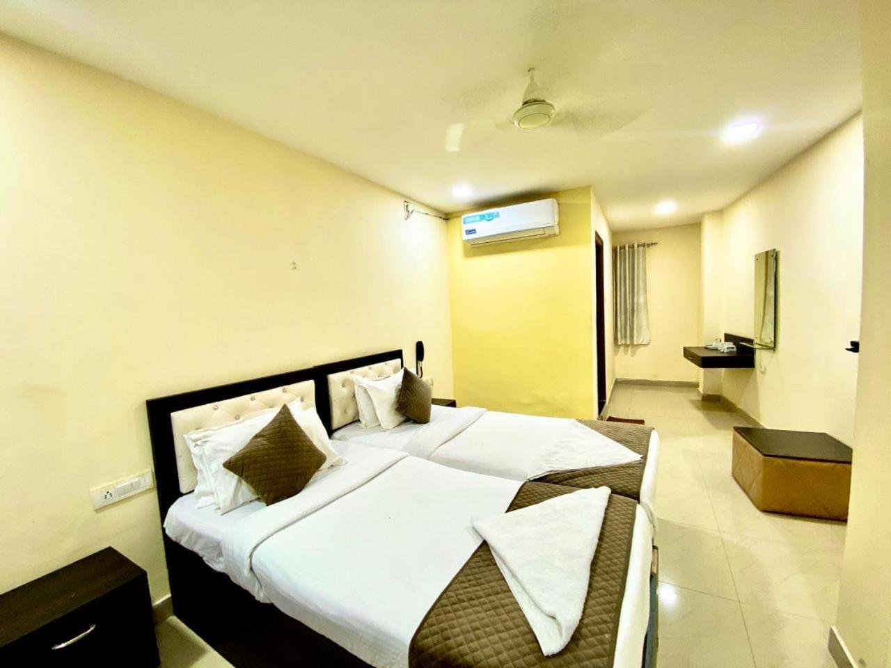 Hotel Sky Park Shamshabad Dış mekan fotoğraf